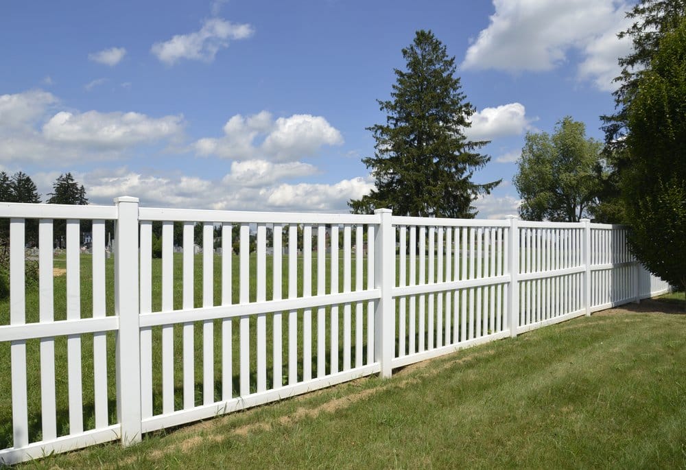How to keep vinyl fence strong and looking like new